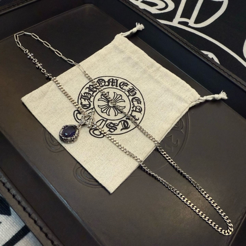 Ch*0me He**ts necklaces